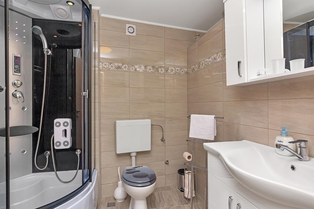 Guesthouse Josko Макарска Екстериор снимка