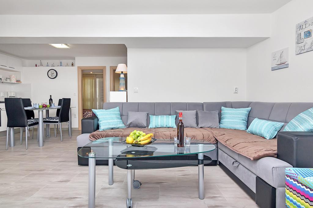 Guesthouse Josko Макарска Екстериор снимка